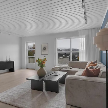 Northstay - Terrace, Free Parking, Two Bathrooms, Sleeps 8 * Tromsø