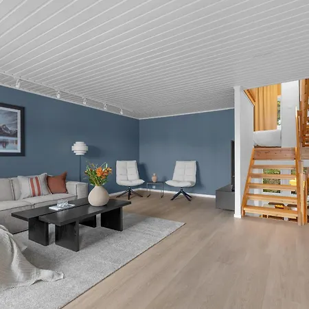 Northstay - Terrace, Free Parking, Two Bathrooms, Sleeps 8