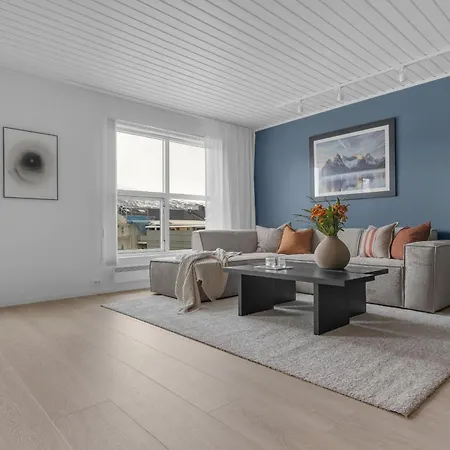 Northstay - Terrace, Free Parking, Two Bathrooms, Sleeps 8 Tromsø