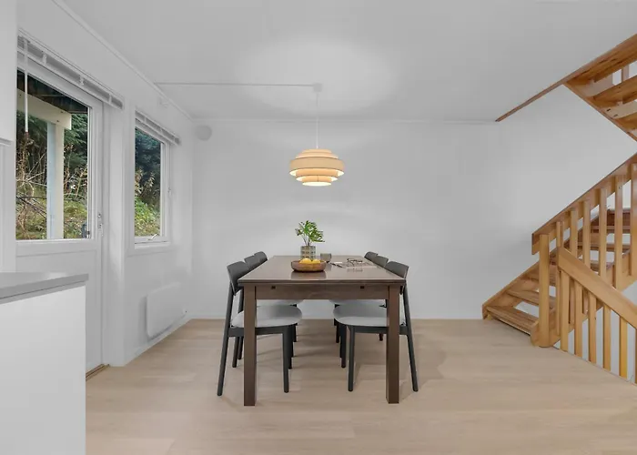 Northstay - Terrace, Free Parking, Two Bathrooms, Sleeps 8 Дом отдыха Тромсё