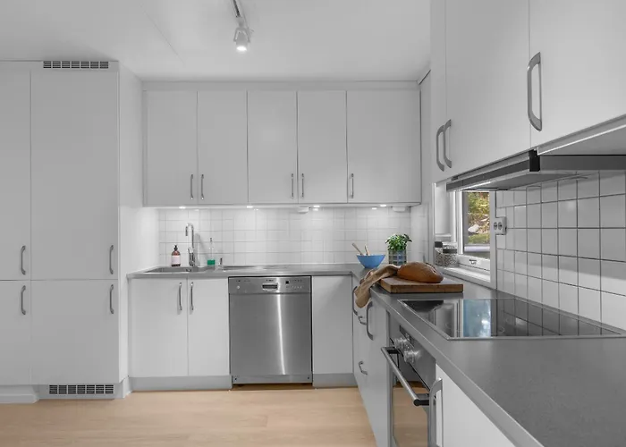 Northstay - Terrace, Free Parking, Two Bathrooms, Sleeps 8 * Τρόμσο