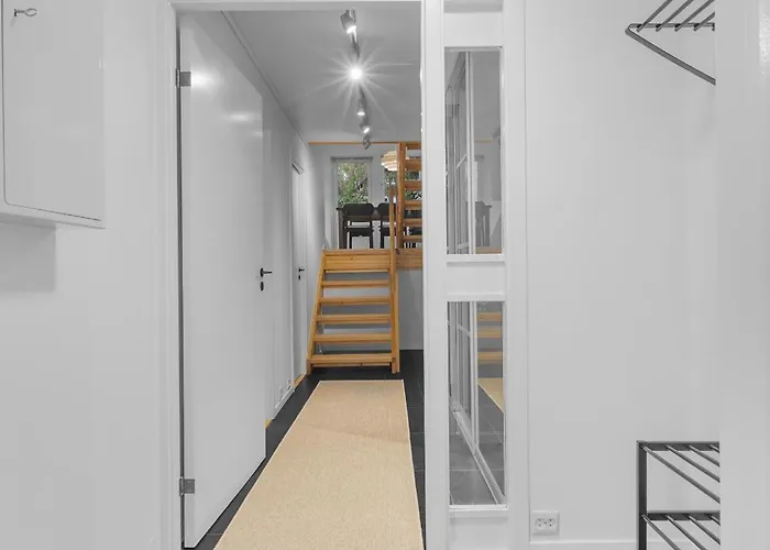 Northstay - Terrace, Free Parking, Two Bathrooms, Sleeps 8 Дом отдыха Тромсё