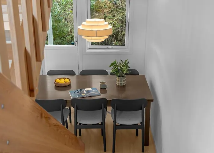 Northstay - Terrace, Free Parking, Two Bathrooms, Sleeps 8 Τρόμσο