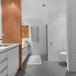Northstay - Terrace, Free Parking, Two Bathrooms, Sleeps 8 Semesterbostad *