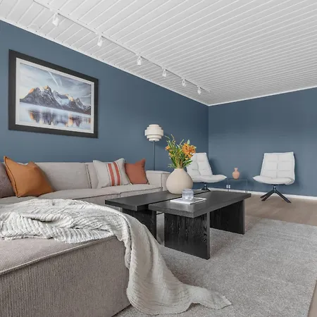Northstay - Terrace, Free Parking, Two Bathrooms, Sleeps 8