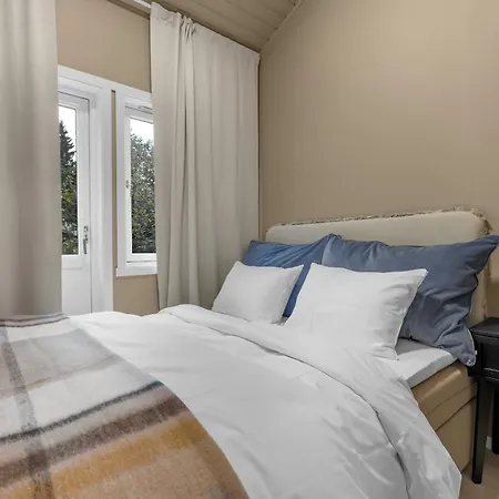 Northstay - Terrace, Free Parking, Two Bathrooms, Sleeps 8 *