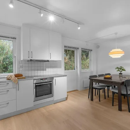 Northstay - Terrace, Free Parking, Two Bathrooms, Sleeps 8 Semesterbostad *
