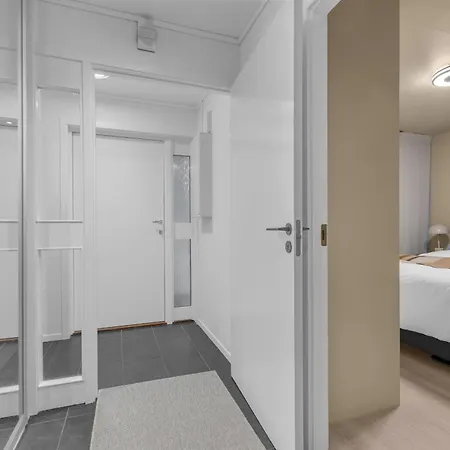 Northstay - Terrace, Free Parking, Two Bathrooms, Sleeps 8 *